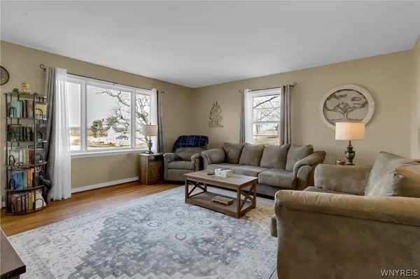 $225,000 | 9471 York Road, Le Roy, NY 14482