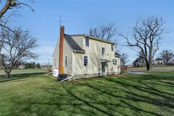 $225,000 | 9471 York Road, Le Roy, NY 14482