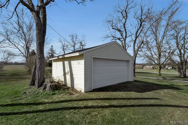 $225,000 | 9471 York Road, Le Roy, NY 14482