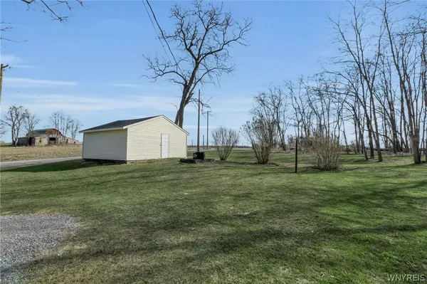 $225,000 | 9471 York Road, Le Roy, NY 14482