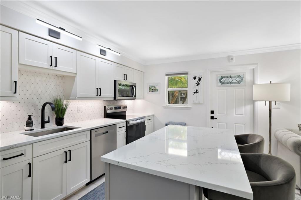 960 7th Street South, Unit 105 Naples, FL 34102 - Photo 7 of 19 Recently renovated and gorgeous!