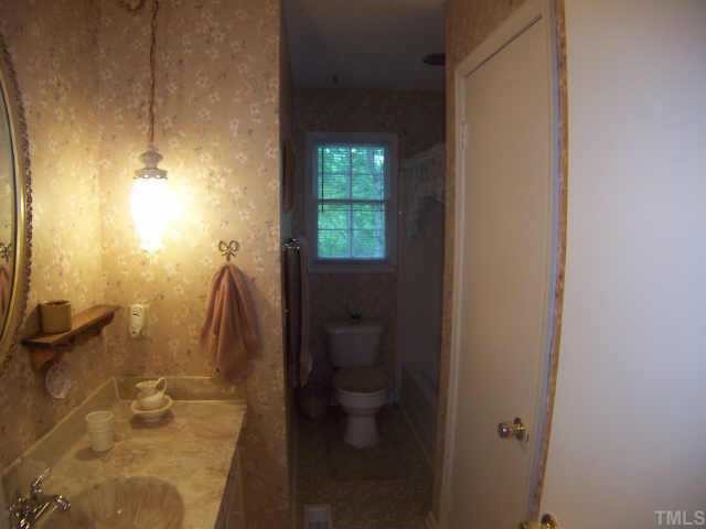 6029 Bellow Street Raleigh, NC 27609 - Photo 7 of 12 Full bath in the hallway