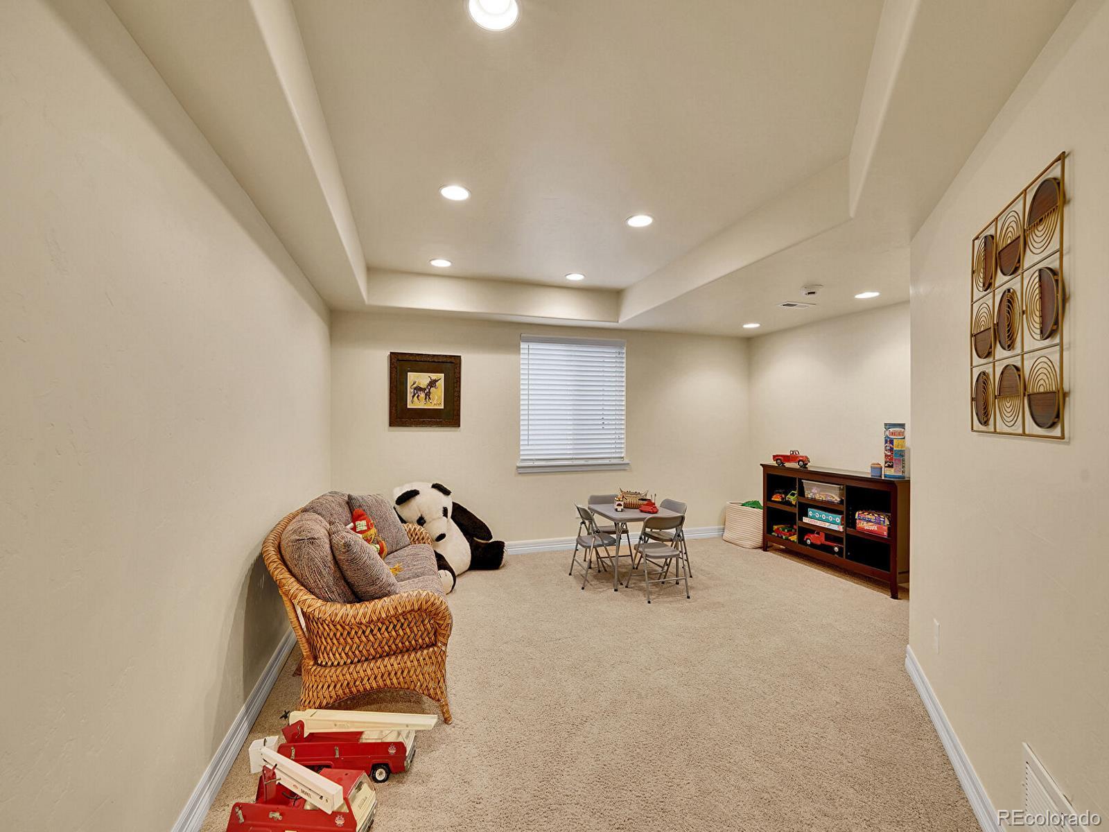 2571 Hunters Place Highlands Ranch, CO 80129 - Photo 35 of 50 Gallery Image 35