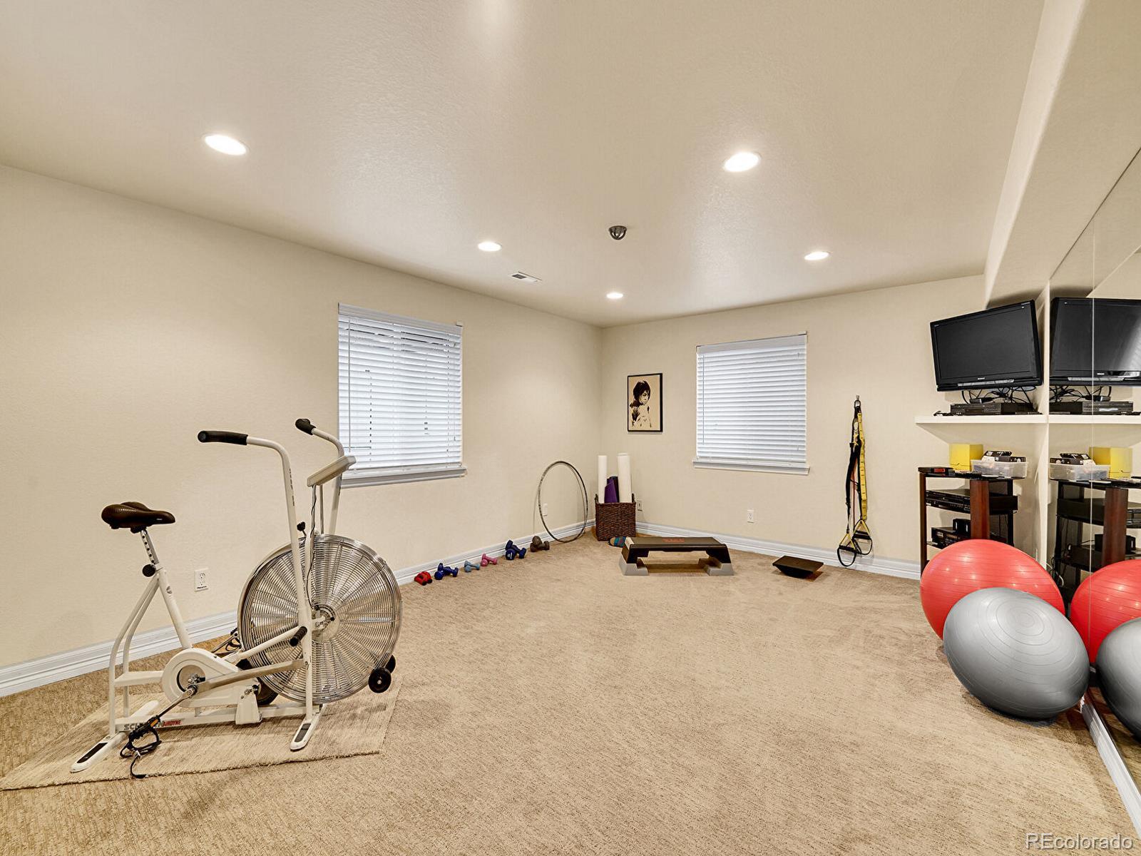 2571 Hunters Place Highlands Ranch, CO 80129 - Photo 36 of 50 Gallery Image 36