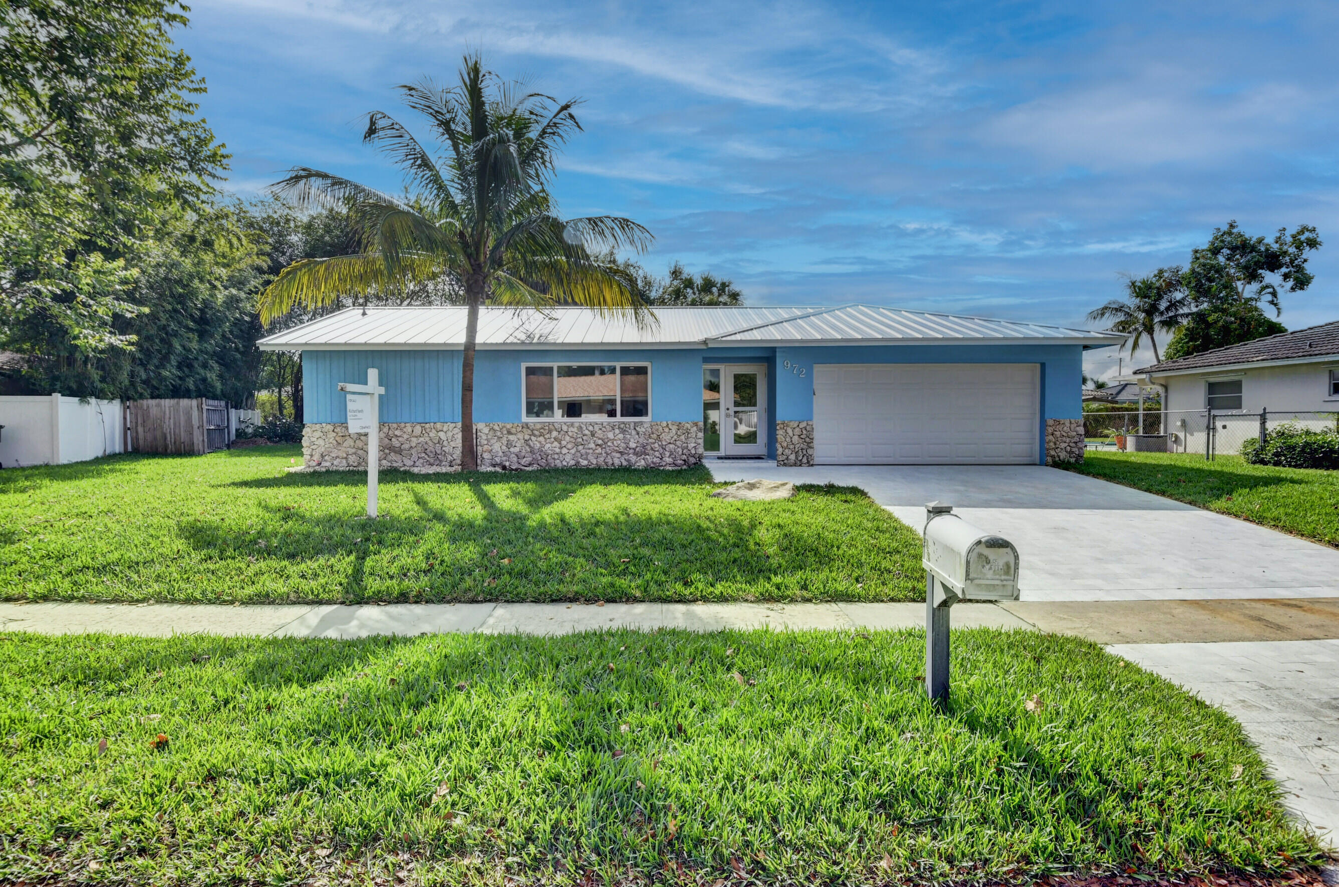 972 Northwest 9th Street Boca Raton, FL 33486 - Photo 3 of 51 DSC_10001 (249)_50)_51)_52)_53)
