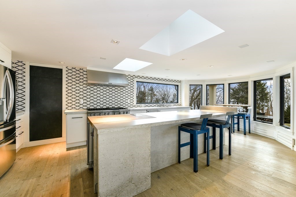 301 Summer Street Manchester, MA 01944 - Photo 6 of 29