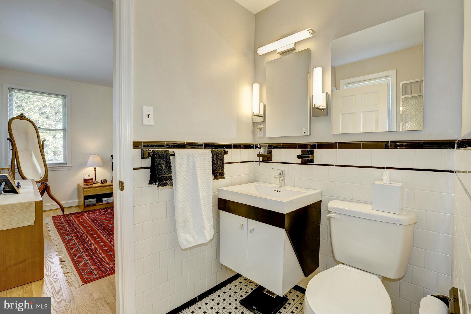 5701 Newington Road Bethesda, MD 20816 - Photo 13 of 30 Bath (Master)