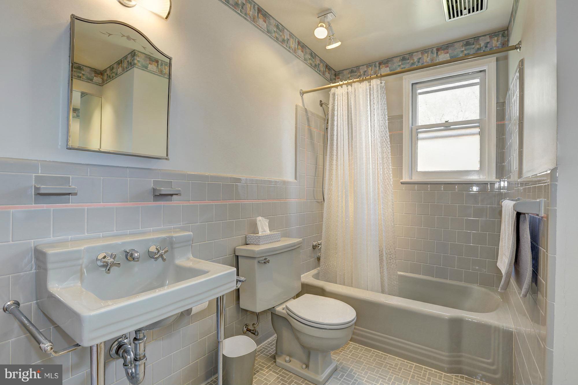 5701 Newington Road Bethesda, MD 20816 - Photo 17 of 30 Bath
