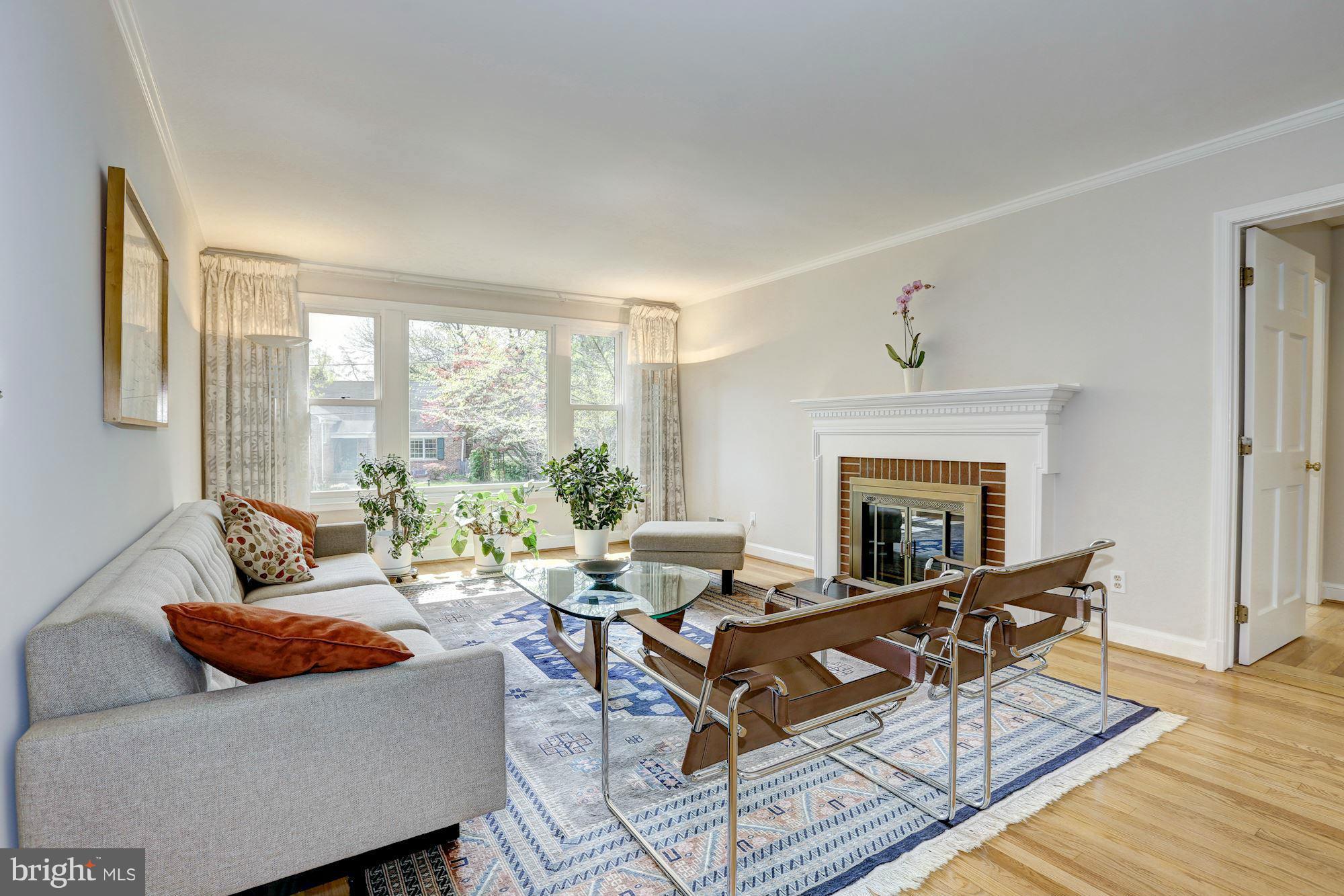 5701 Newington Road Bethesda, MD 20816 - Photo 3 of 30 Living Room