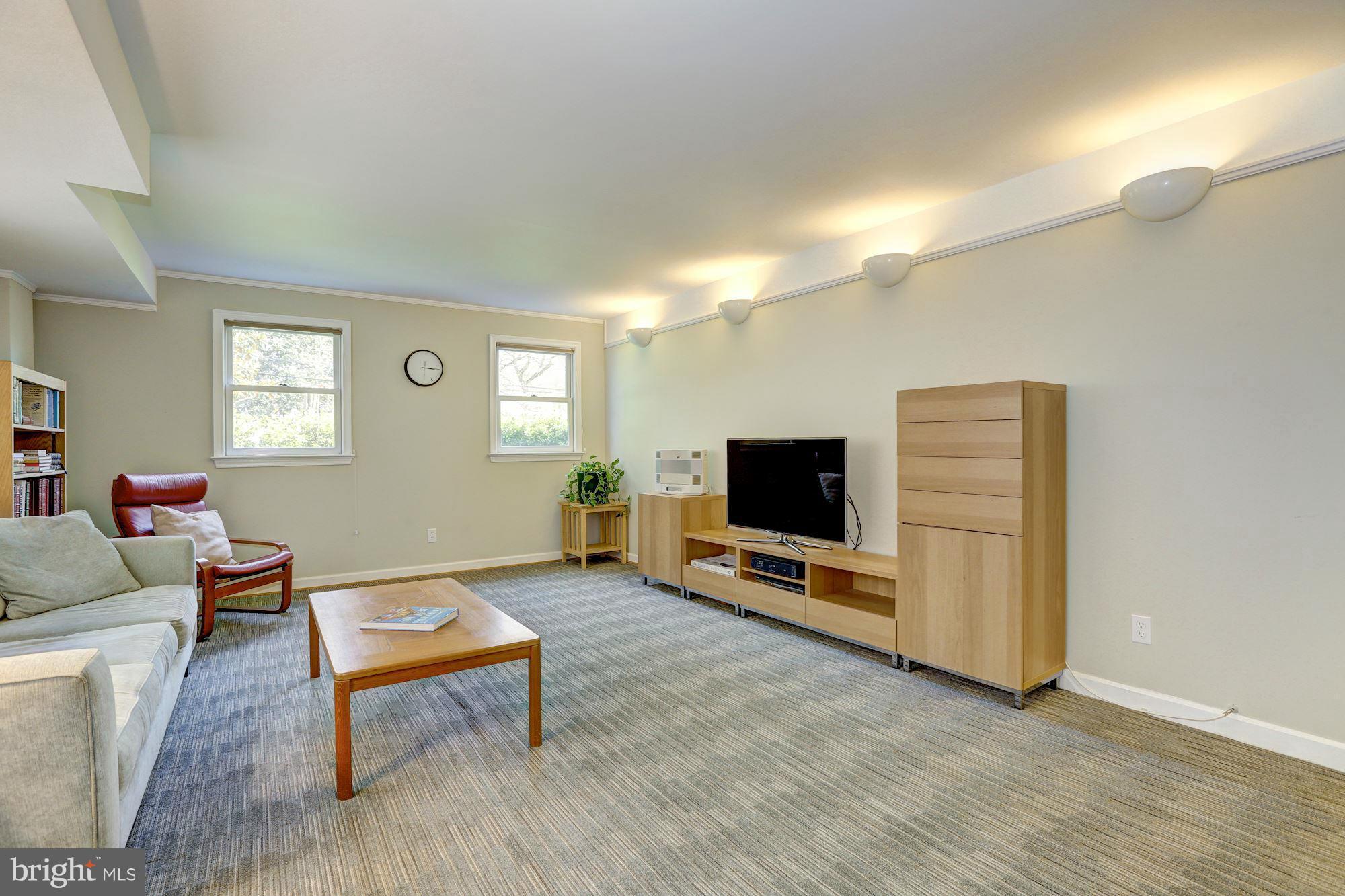 5701 Newington Road Bethesda, MD 20816 - Photo 21 of 30 Interior (General)