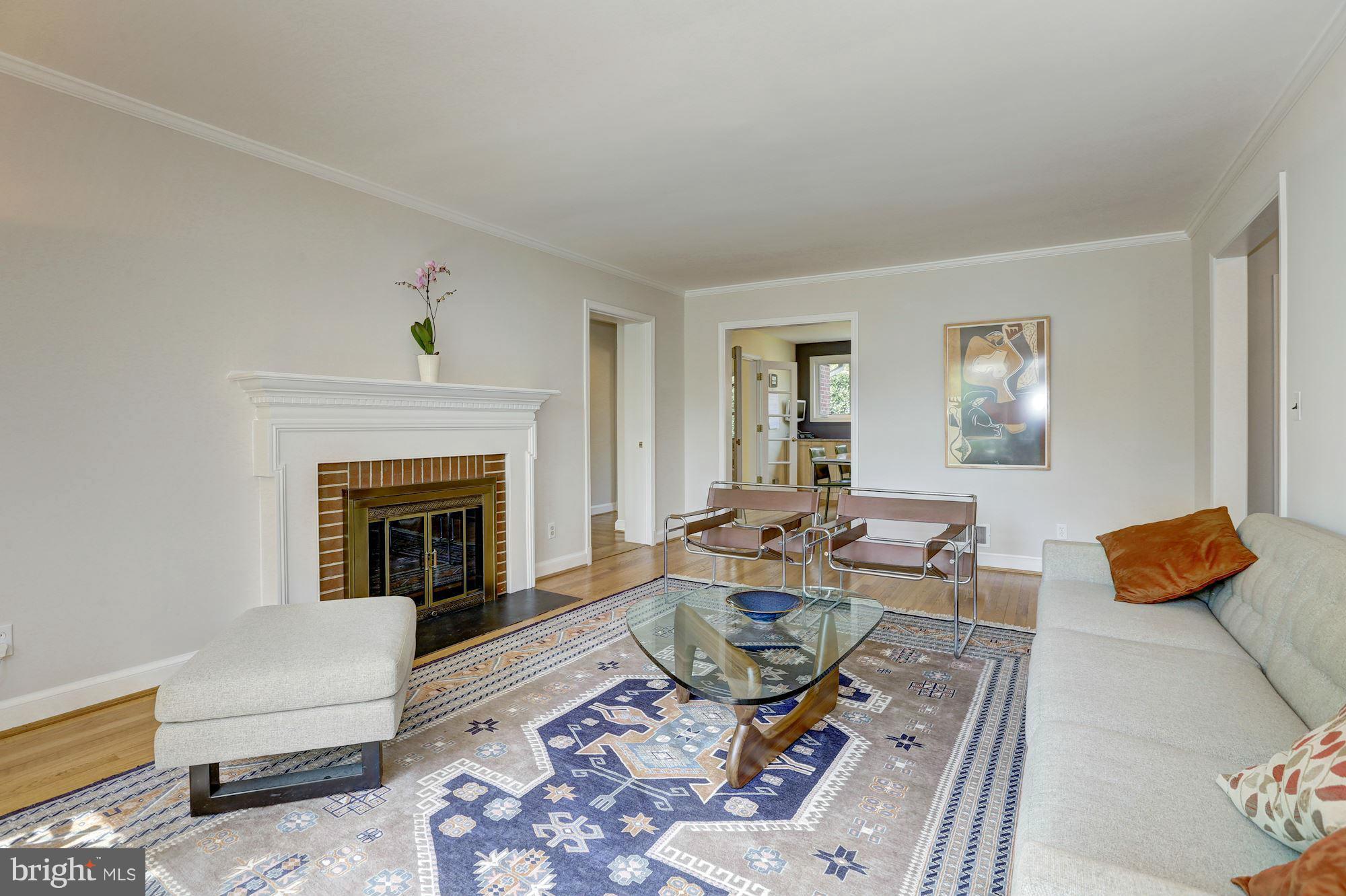 5701 Newington Road Bethesda, MD 20816 - Photo 4 of 30 Living Room