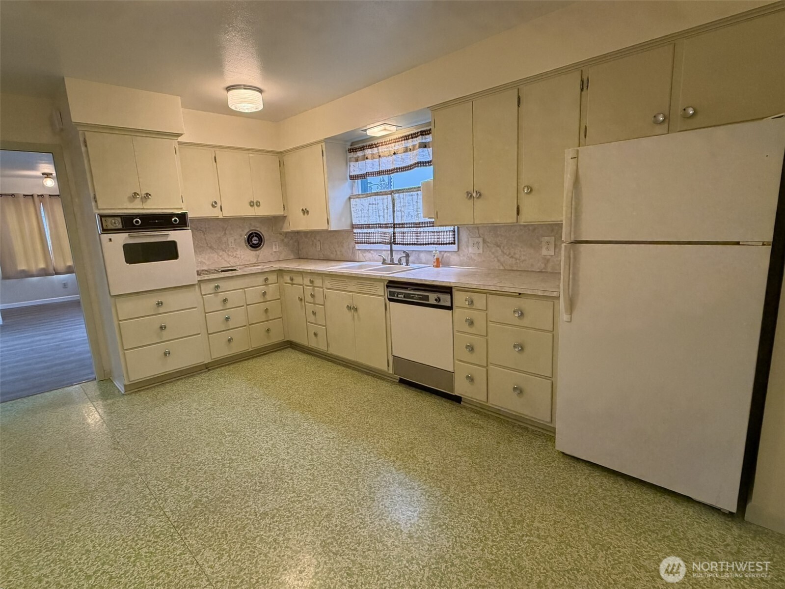 809 West Market Street Aberdeen, WA 98520 - Photo 11 of 39 a kitchen with sink cabinets and refrigerator