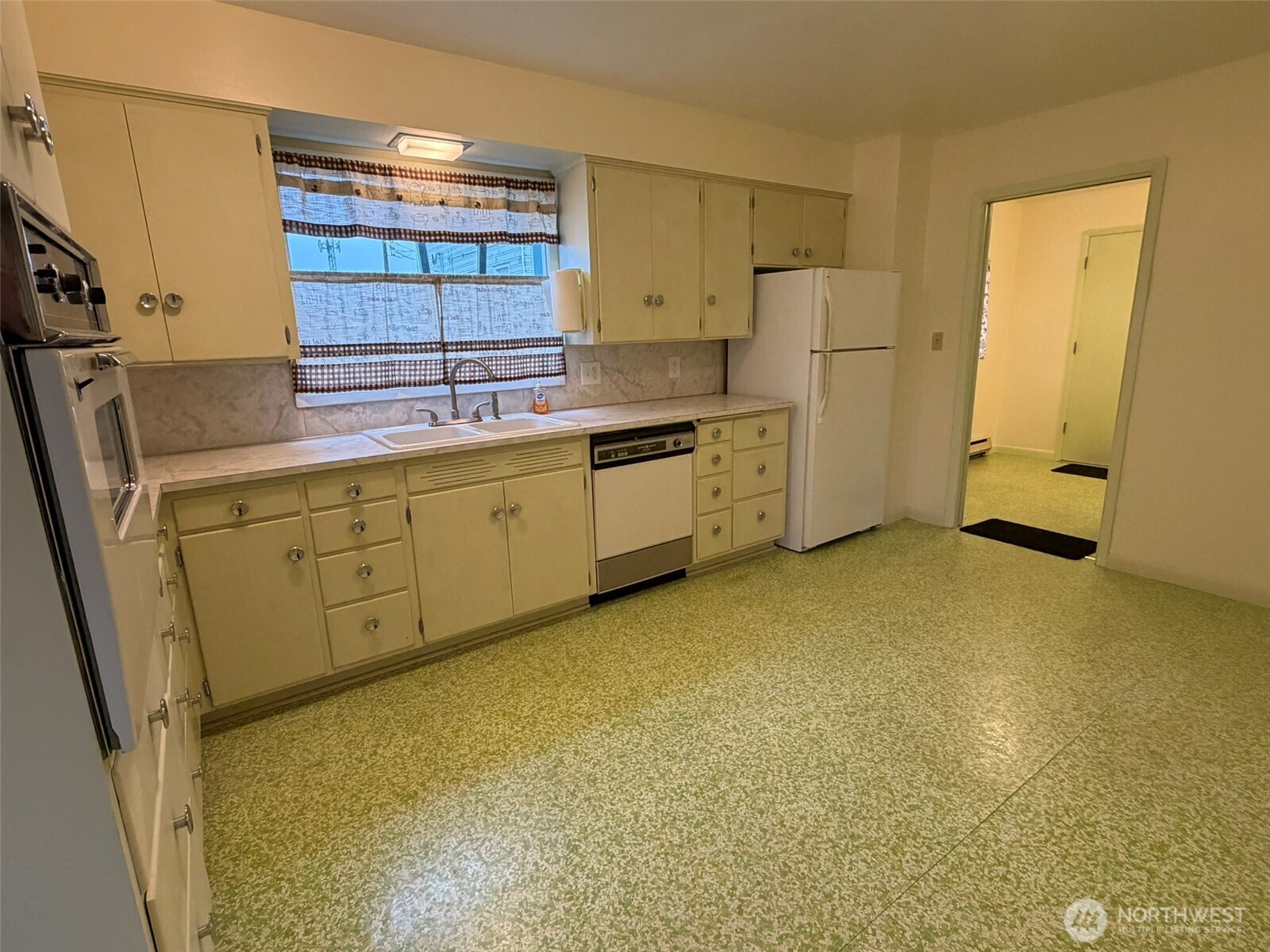 809 West Market Street Aberdeen, WA 98520 - Photo 12 of 39 a kitchen with a sink cabinets and a refrigerator