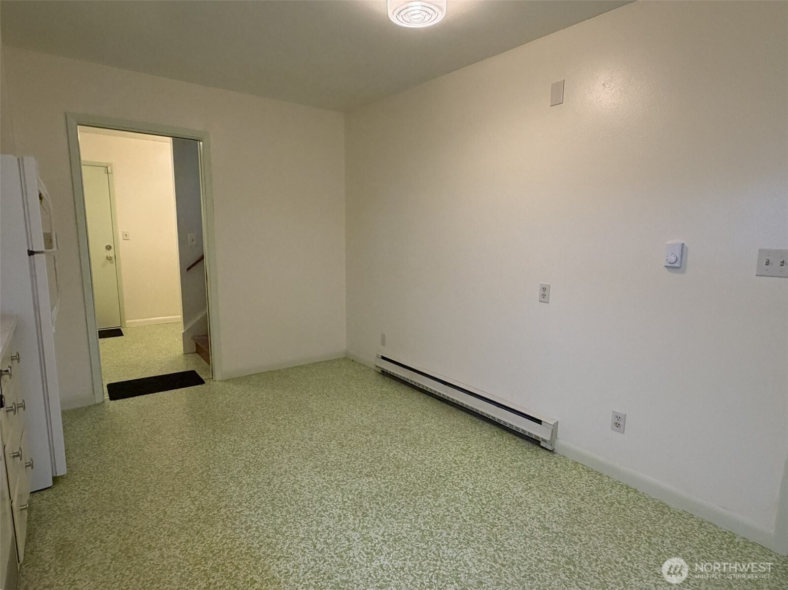 809 West Market Street Aberdeen, WA 98520 - Photo 15 of 39 an empty room with a door