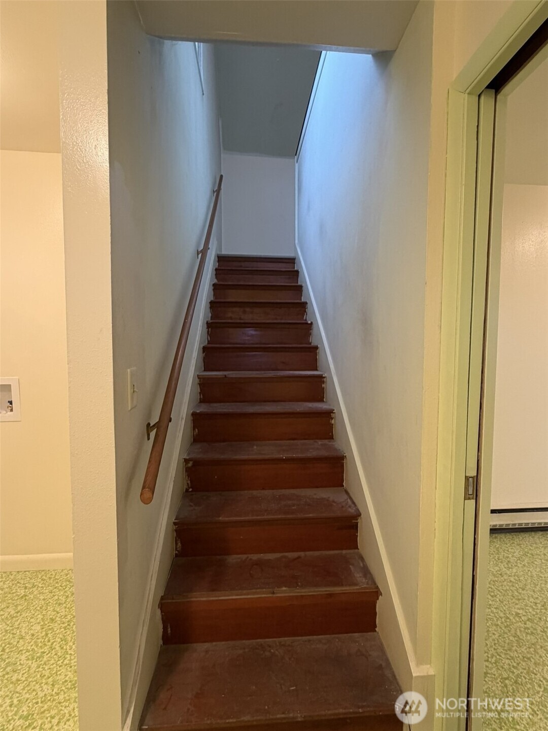 809 West Market Street Aberdeen, WA 98520 - Photo 22 of 39 a view of entryway