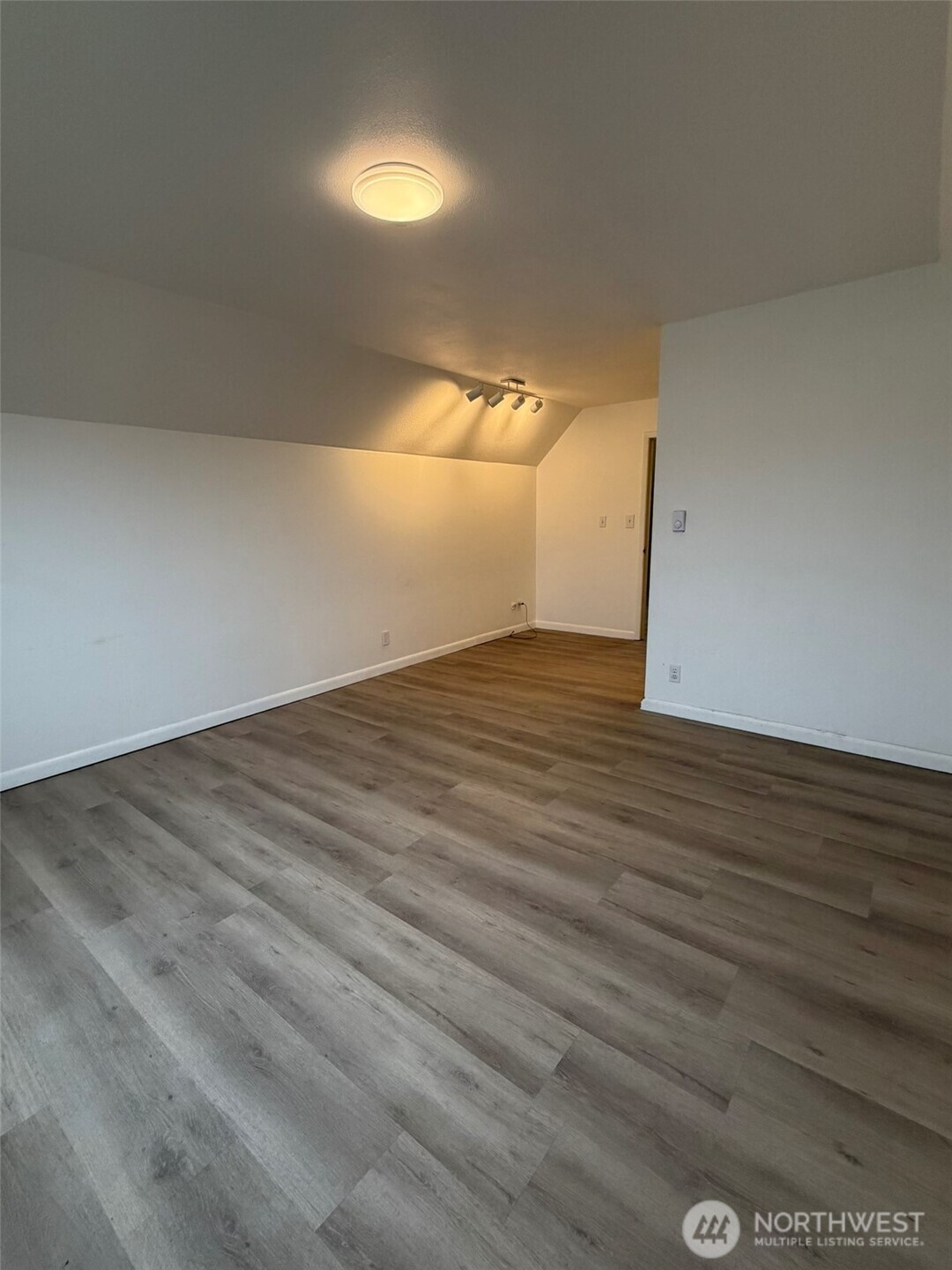 809 West Market Street Aberdeen, WA 98520 - Photo 31 of 39 a view of an empty room and window