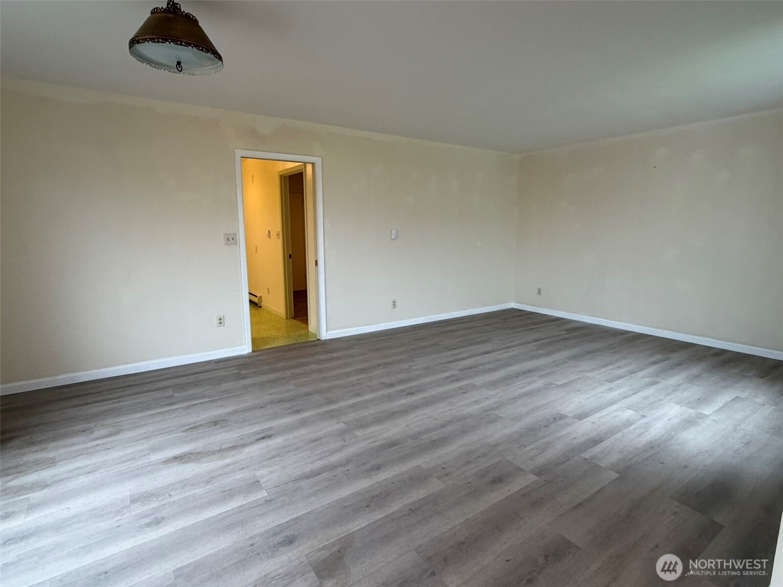 809 West Market Street Aberdeen, WA 98520 - Photo 7 of 39 wooden floor in an empty room