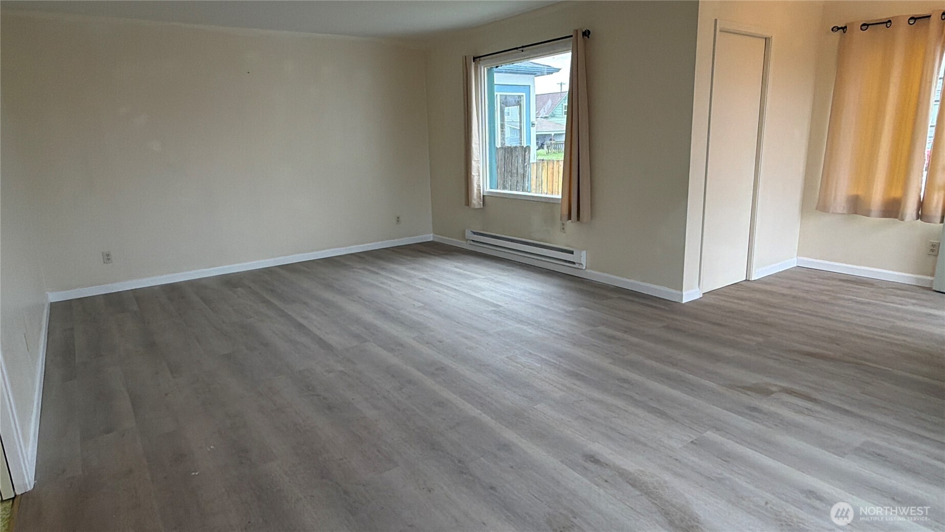 809 West Market Street Aberdeen, WA 98520 - Photo 8 of 39 an empty room with wooden floor and windows