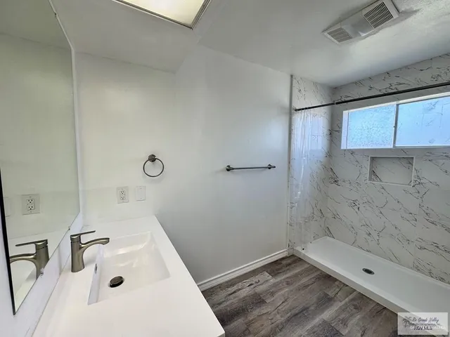 $900 | 1721 Highland Park Avenue, Mission, TX 78572