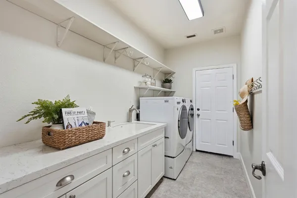 $888,000 | 5515 Jerry Litell Way, Sacramento, CA 95835