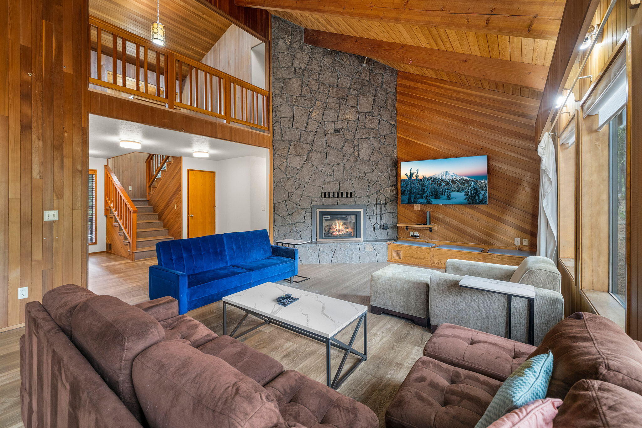 13168 Hawks Beard Black Butte Ranch, OR 97759 - Photo 8 of 47 a living room with furniture