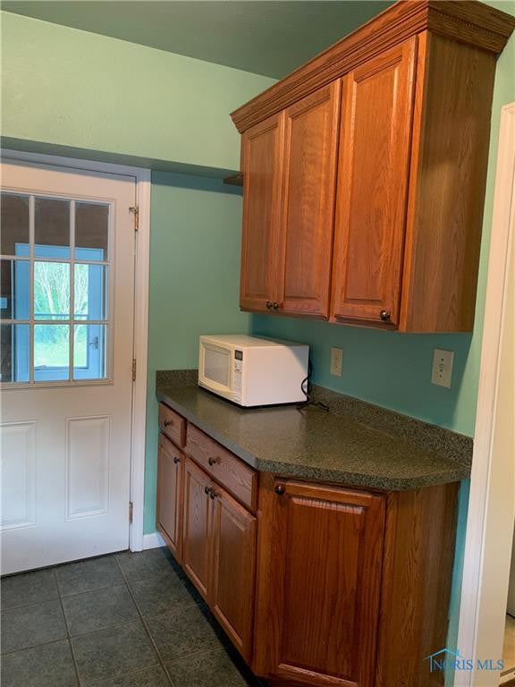 1636 Cass Road Maumee, OH 43537 - Photo 9 of 27 Gallery Image 9