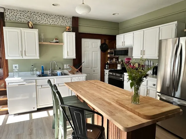 $2,550 | 79 Lawler Street, Holyoke, MA 01040