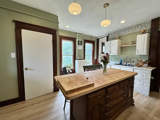 $2,550 | 79 Lawler Street, Holyoke, MA 01040