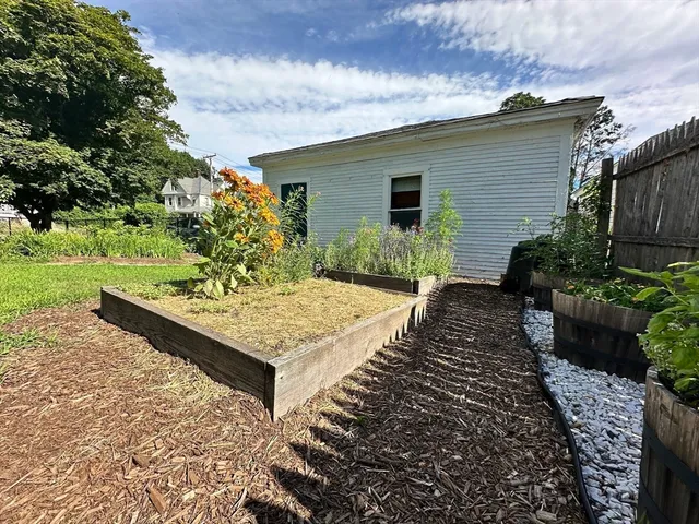 $2,550 | 79 Lawler Street, Holyoke, MA 01040