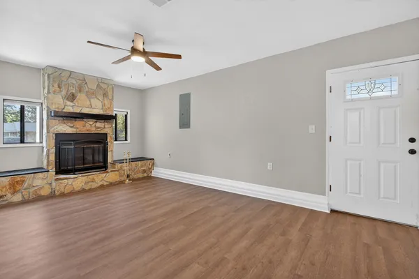 $2,200 | 420 Paradise Road, Niceville, FL 32578