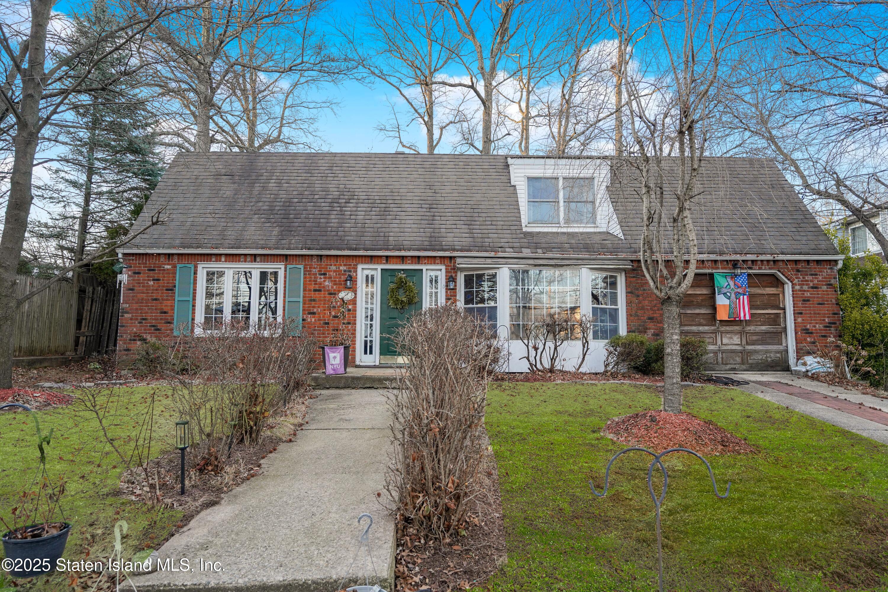 485 Woodrow Road Staten Island, NY 10312 - Photo 2 of 25 IMG_3314