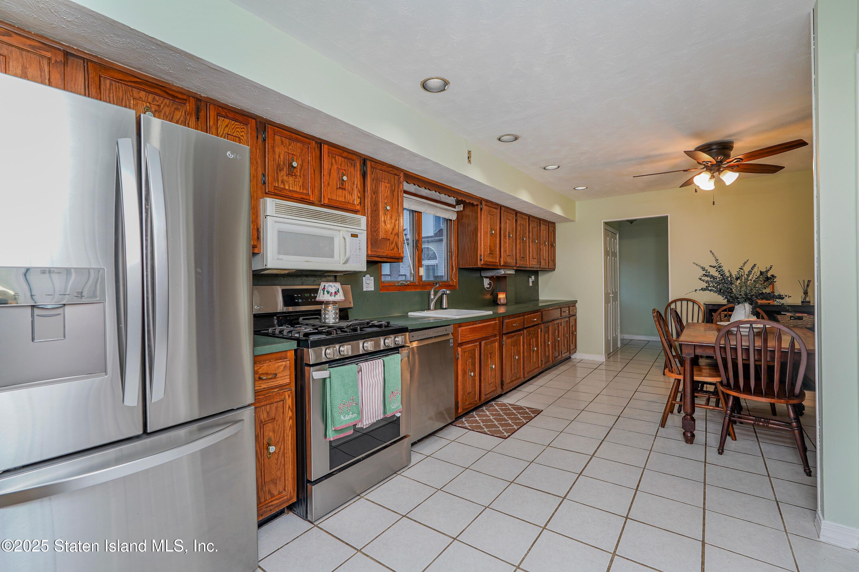 485 Woodrow Road Staten Island, NY 10312 - Photo 5 of 25 IMG_3322