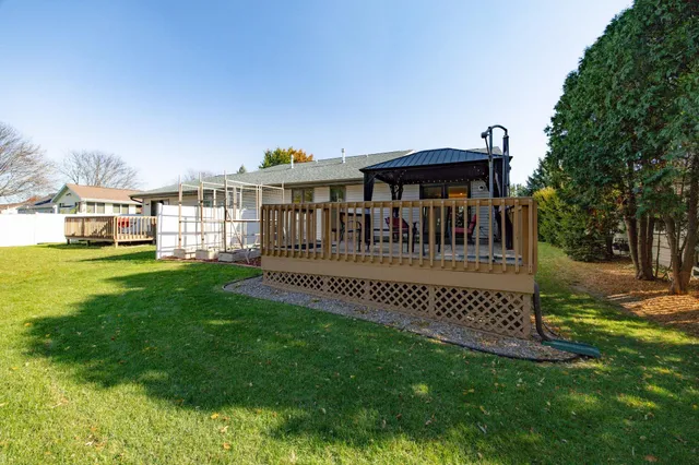 $299,900 | 1051 North Wuthering Hills Drive, Janesville, WI 53546