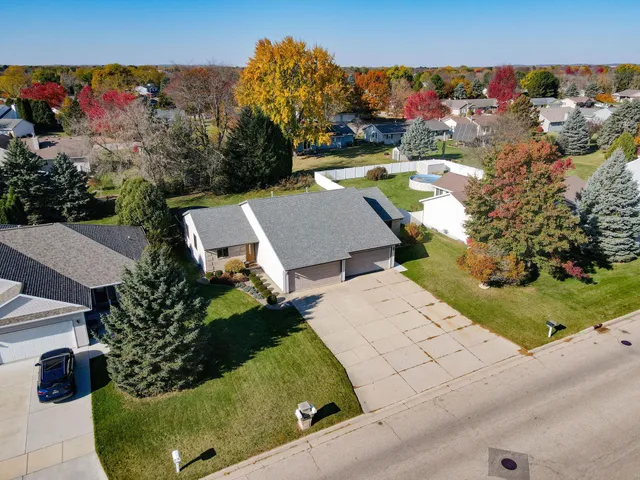$299,900 | 1051 North Wuthering Hills Drive, Janesville, WI 53546