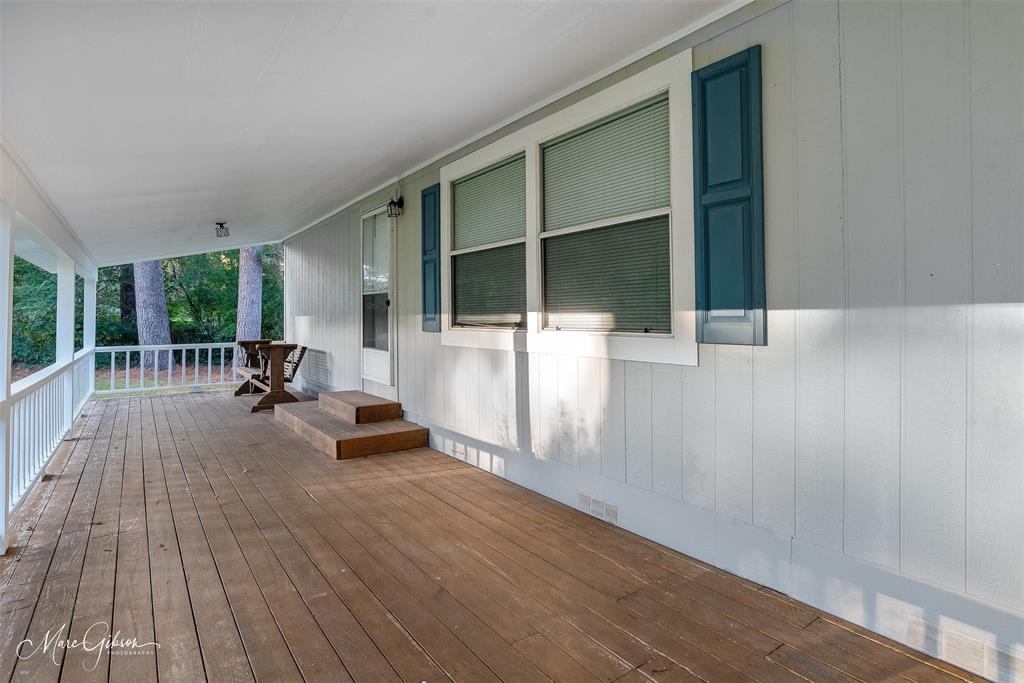 9336 Dean Road Shreveport, LA 71118 - Photo 3 of 25 View of front of property with a front lawn and view of wooded area