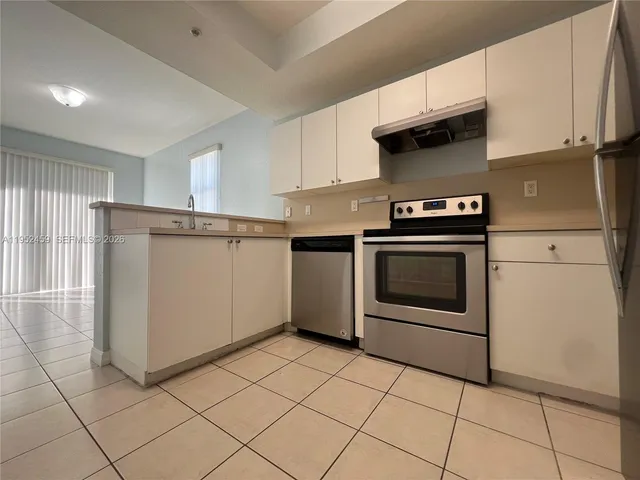 $2,300 | 8814 West Flagler Street, Unit 218, Miami, FL 33174