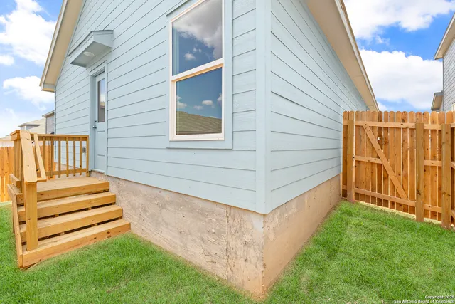 $1,250 | 2823 Red Diamond, San Antonio, TX 78264