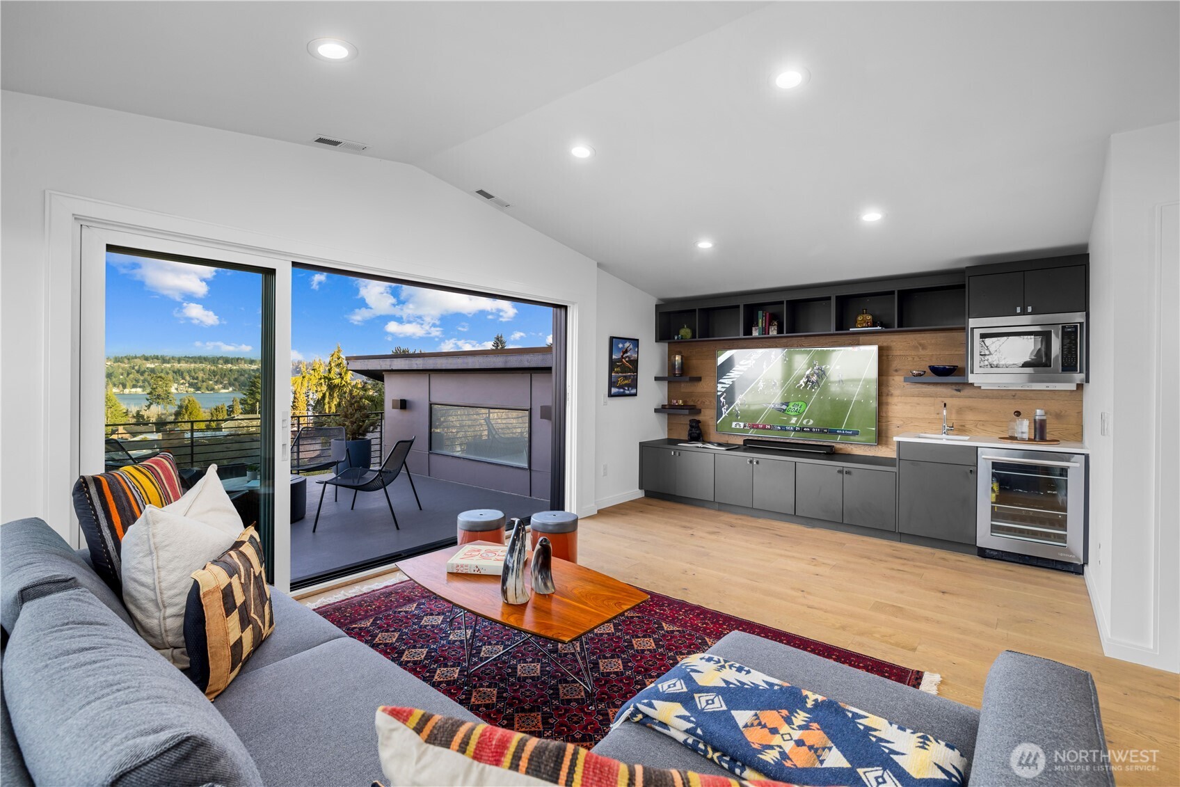 5950 Oakhurst Road South Seattle, WA 98118 - Photo 26 of 39