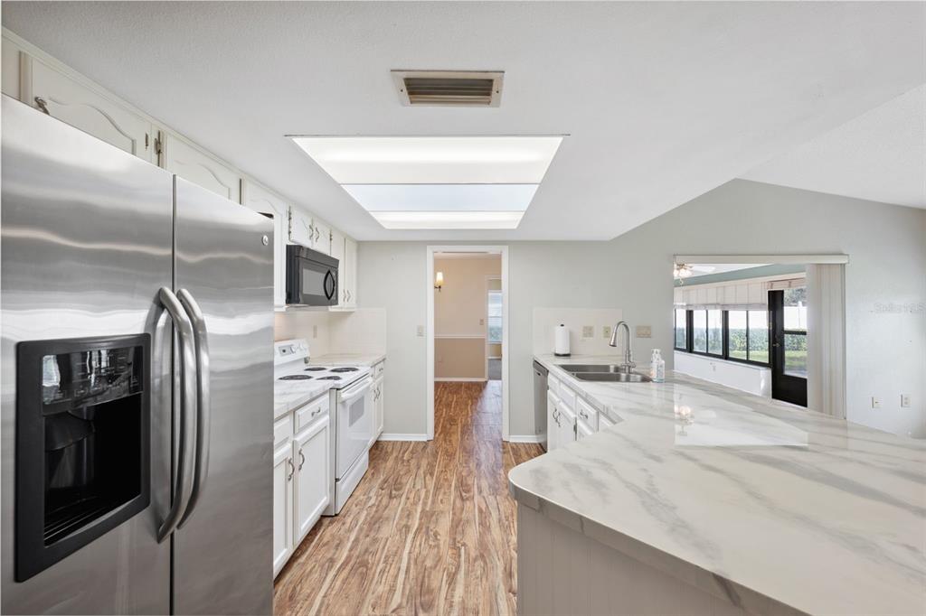 2102 Laredo Avenue Spring Hill, FL 34608 - Photo 17 of 51 Kitchen