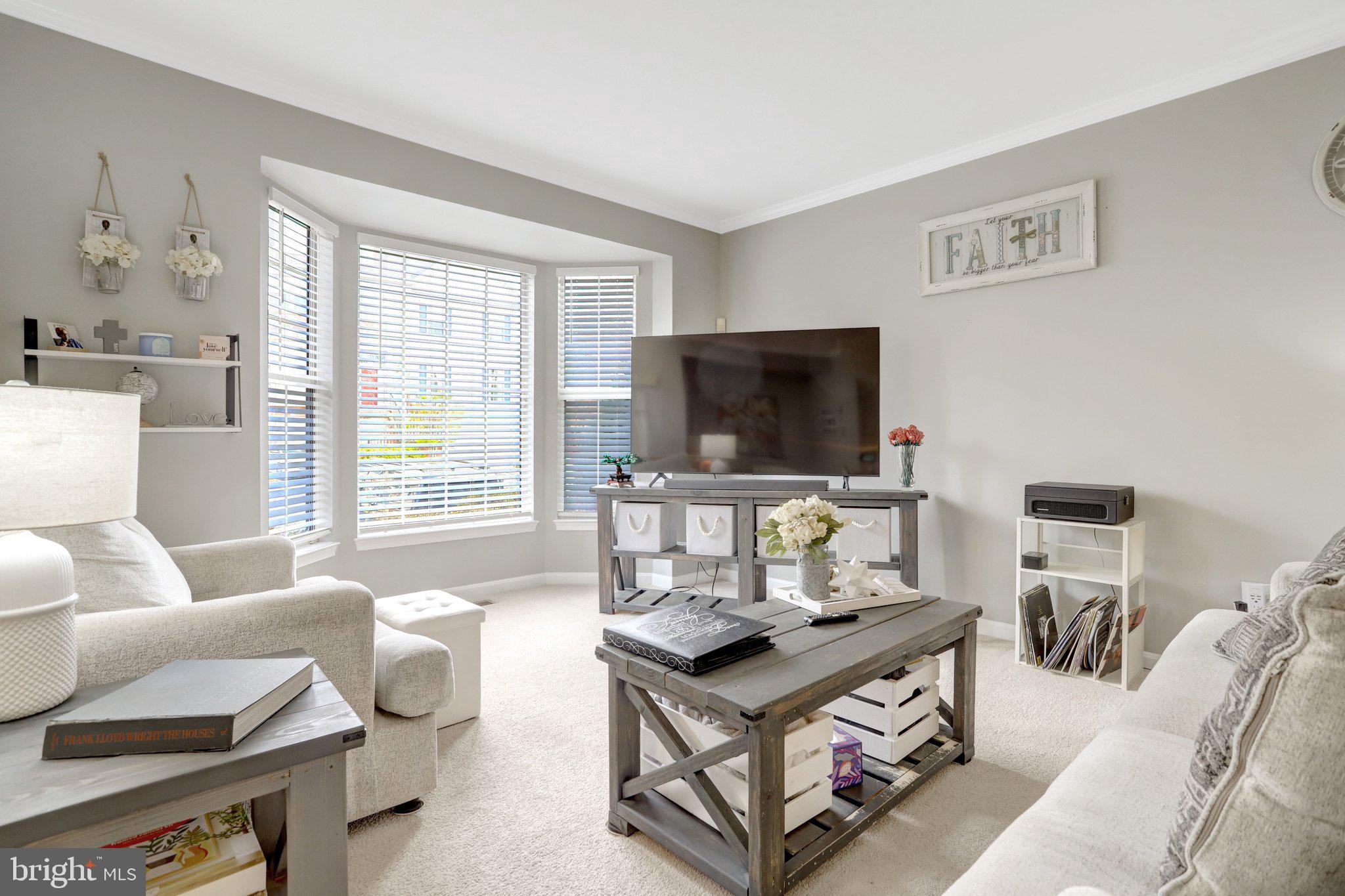 5715 Clapham Road Alexandria, VA 22315 - Photo 3 of 44