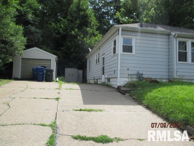 507 Waverly Road Davenport, IA 52804 - Photo 3 of 14 Gallery Image 3