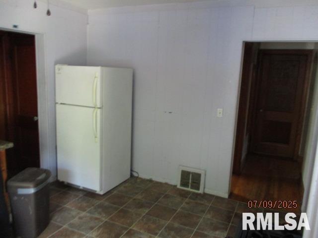 507 Waverly Road Davenport, IA 52804 - Photo 4 of 14 Gallery Image 4