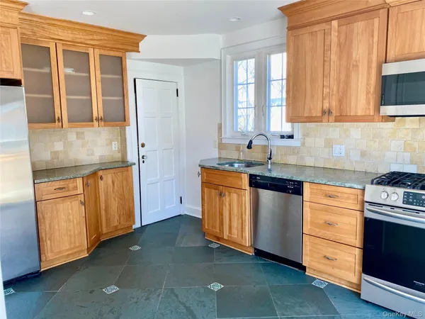 $9,500 | 34 Maplewood Street, Larchmont, NY 10538