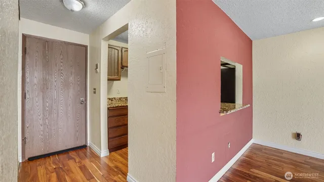 $199,000 | 437 Williams Avenue North, Unit 201, Renton, WA 98057