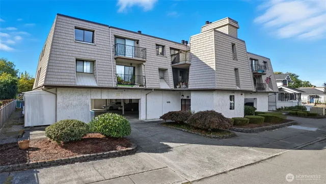 $199,000 | 437 Williams Avenue North, Unit 201, Renton, WA 98057