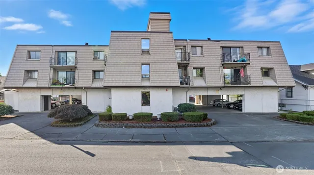 $199,000 | 437 Williams Avenue North, Unit 201, Renton, WA 98057
