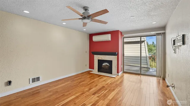 $199,000 | 437 Williams Avenue North, Unit 201, Renton, WA 98057