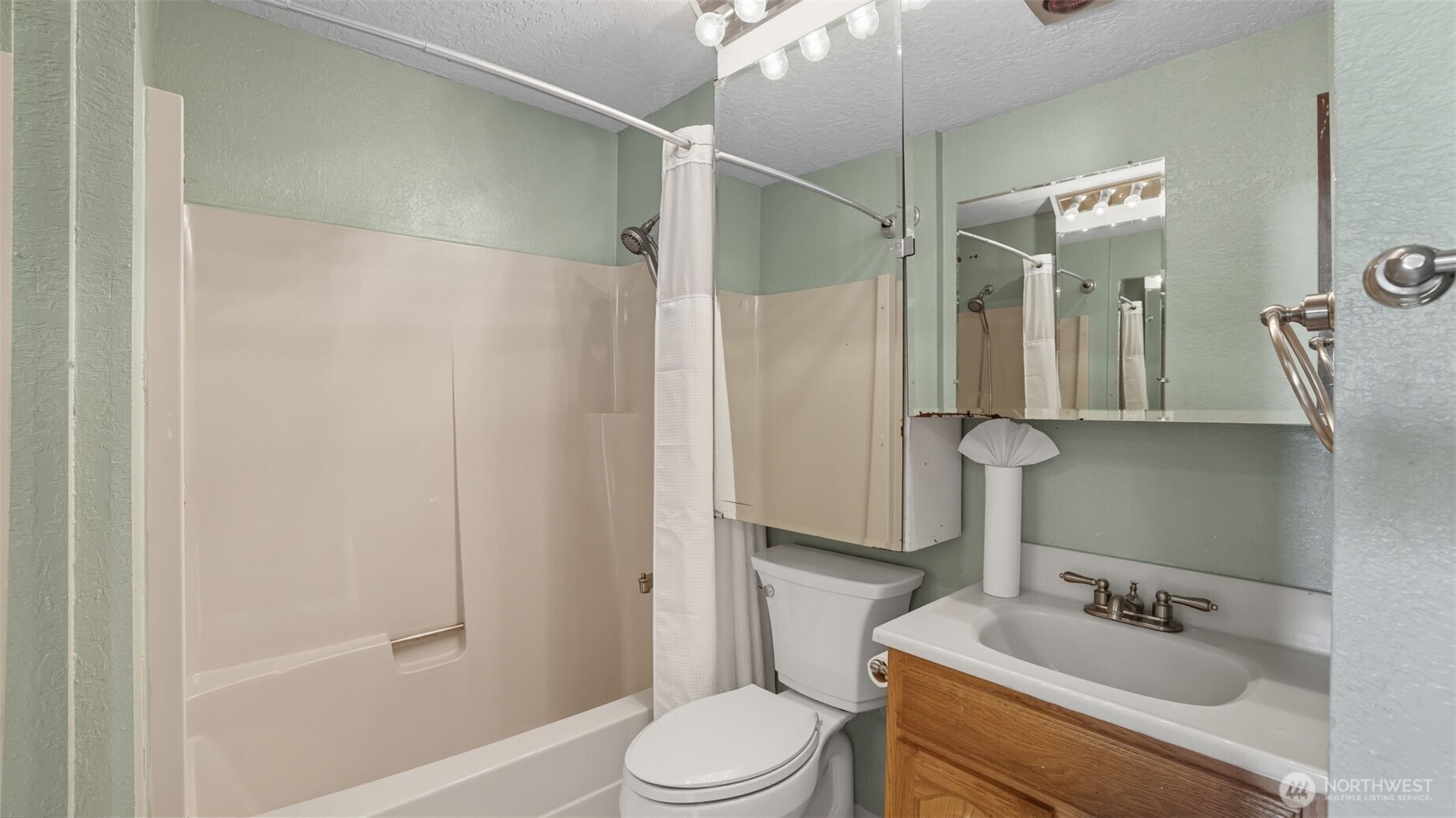 437 Williams Avenue North, Unit 201 Renton, WA 98057 - Photo 8 of 21