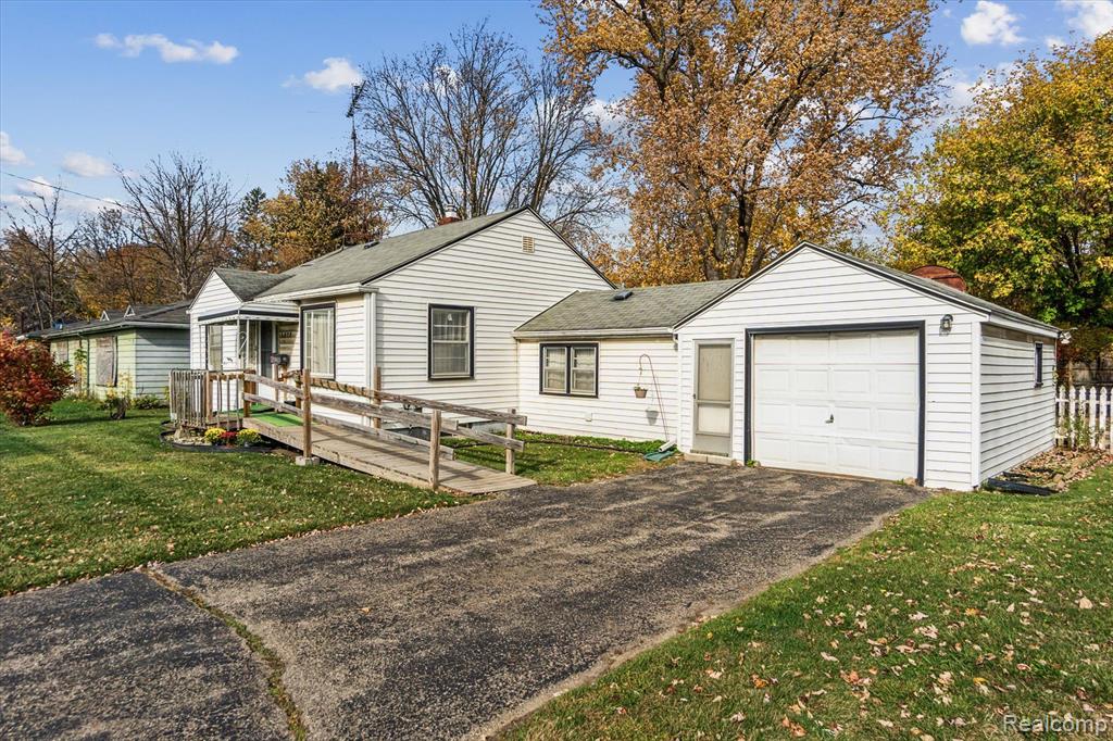 3228 West Pierson Road Flint, MI 48504 - Photo 4 of 31