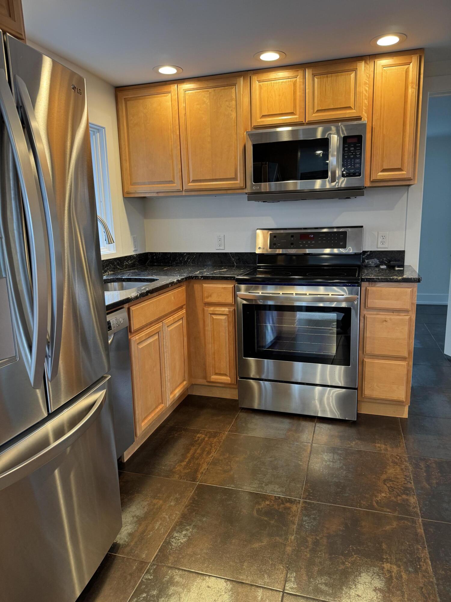 4763 Fontana Beach Road, Unit 4762 Polk, WI 53086 - Photo 91 of 100 Kitchen
